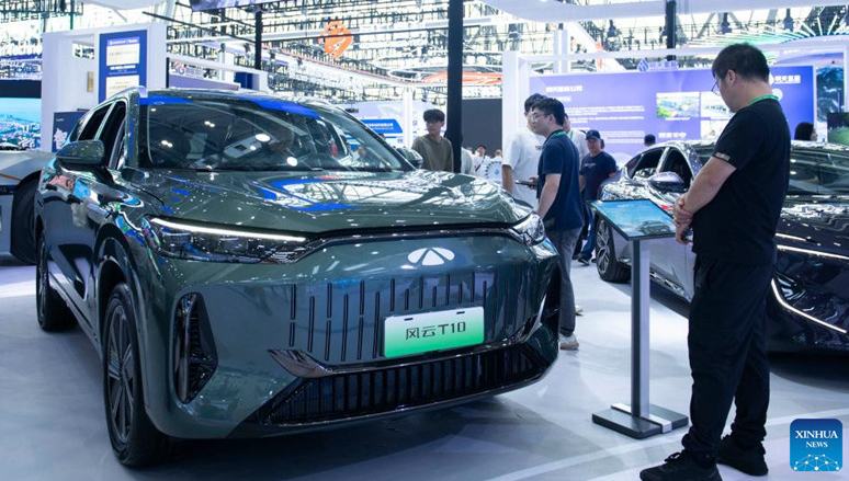 Einblicke in den chinesischen Autohersteller Chery                    In den vergangenen zwei Jahrzehnten hat der chinesische Automobilhersteller Chery seine Pr?senz in über 80 L?ndern und Regionen weltweit ausgebaut. Allein in der ersten H?lfte des Jahres 2024 verkaufte Chery mehr als 1,1 Millionen Fahrzeuge und erzielte damit eine bemerkenswerte Steigerung von 48,4 Prozent im Vergleich zum Vorjahr.